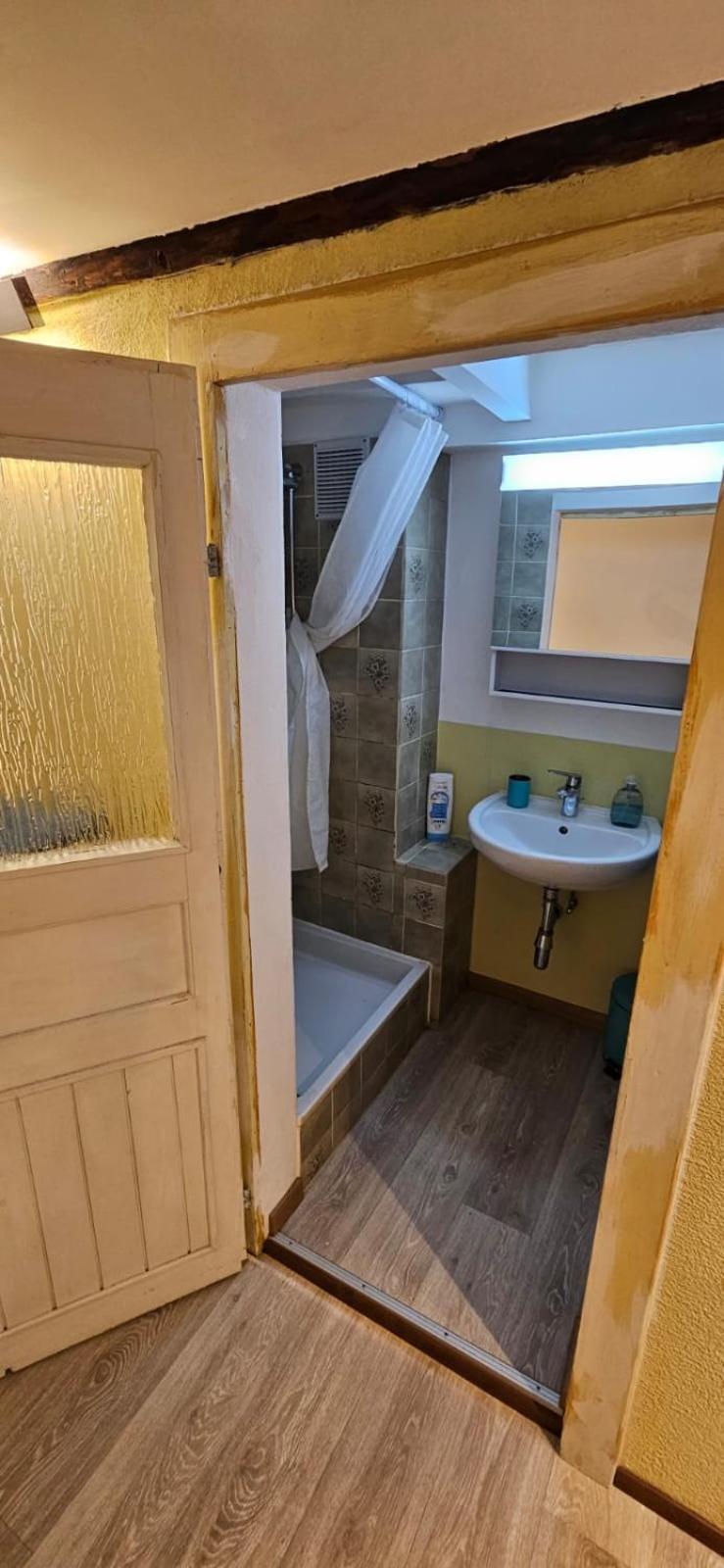 Airolo With Private Parking Apartment ภายนอก รูปภาพ